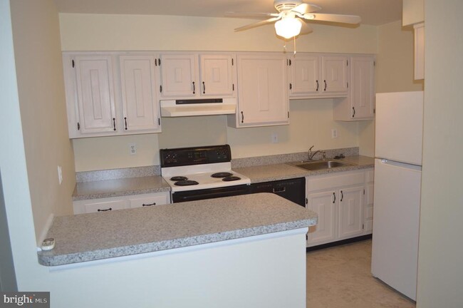 Building Photo - 143 Meadowbrook Ln