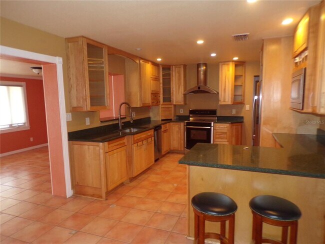 Foto del edificio - 270 Belaire Ct