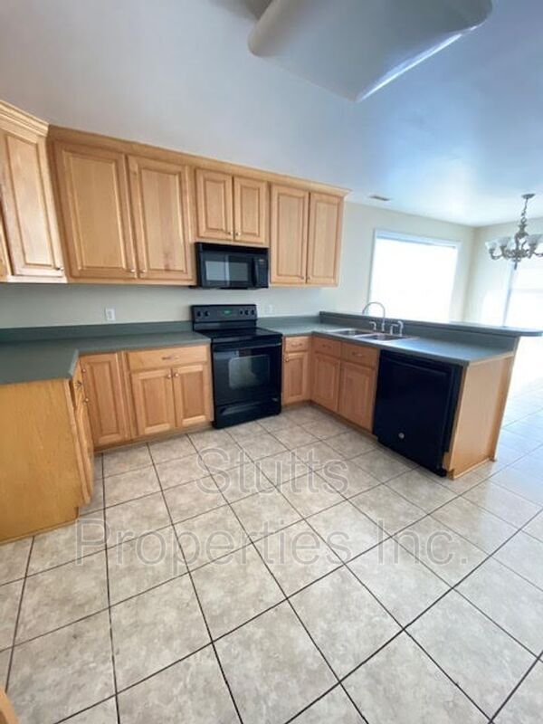 Building Photo - 20 Malibu Ln