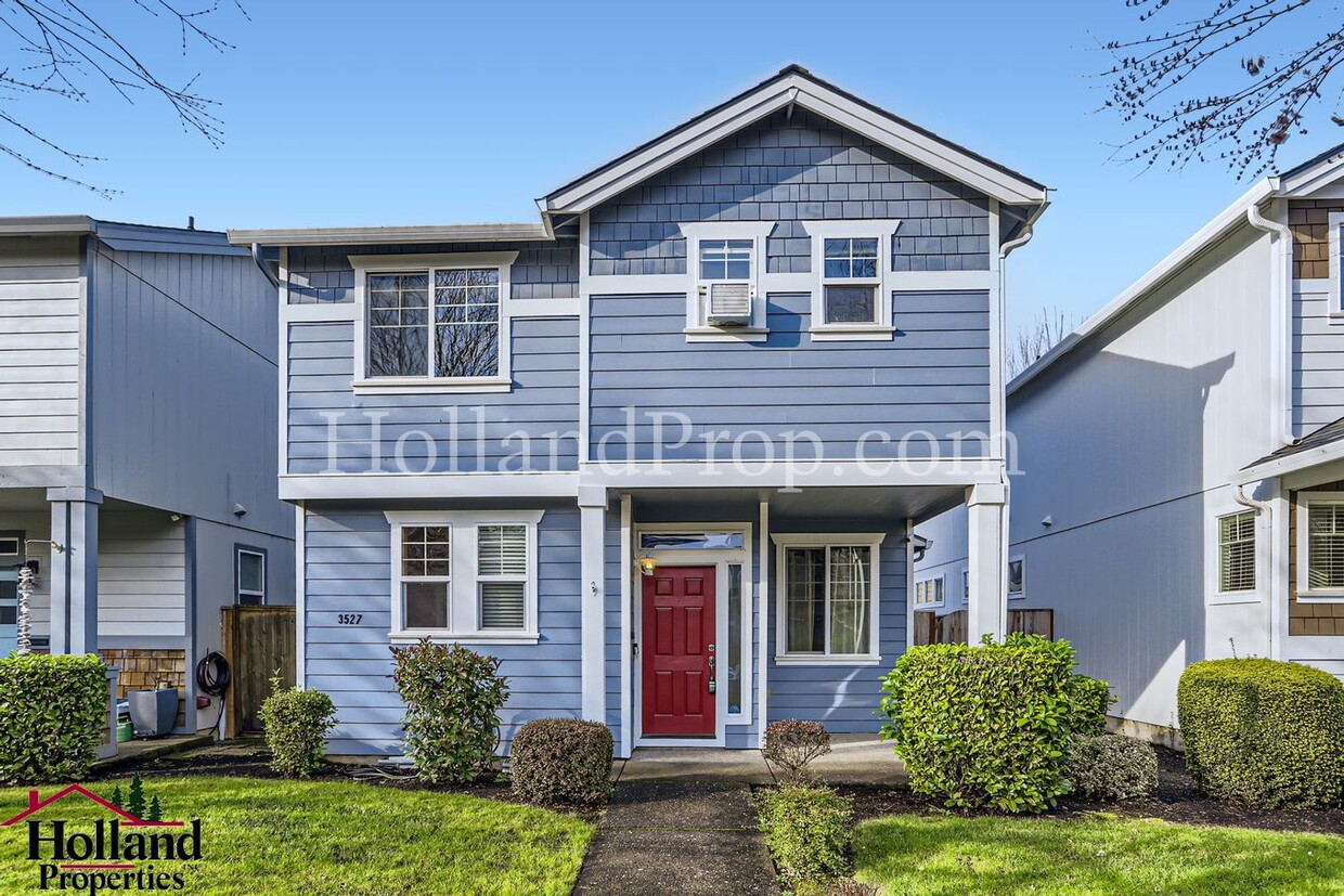 Foto principal - **NEW PRICE** - Elegant Two-Level Home in ...