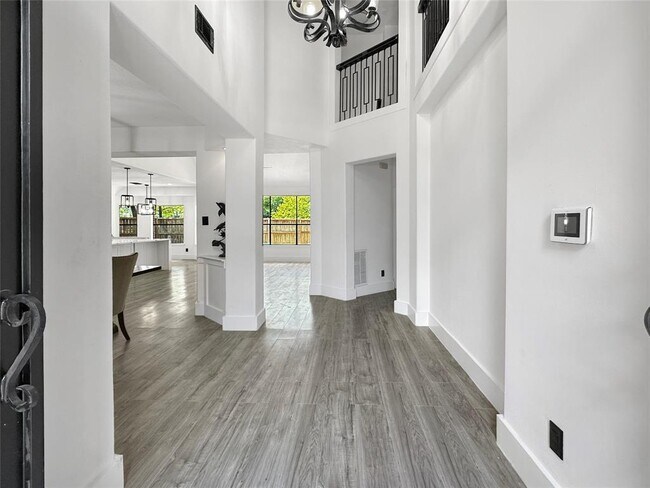 Building Photo - 2422 Mills Creek Dr