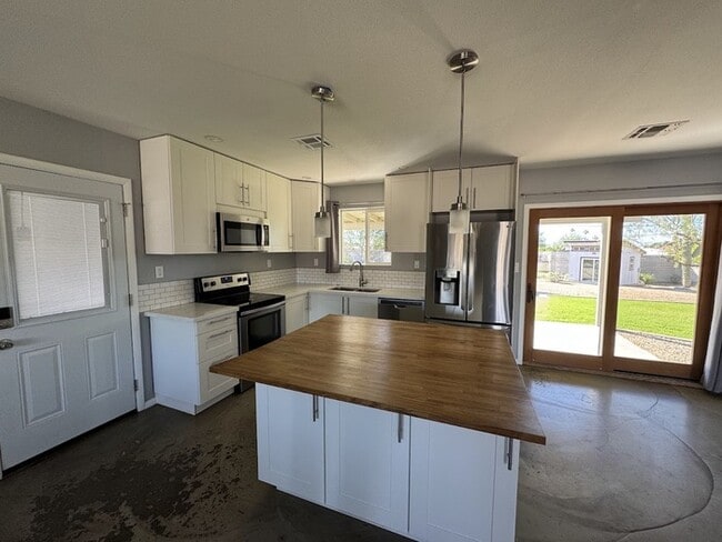 Photo - Mid Century and Mountain Views House