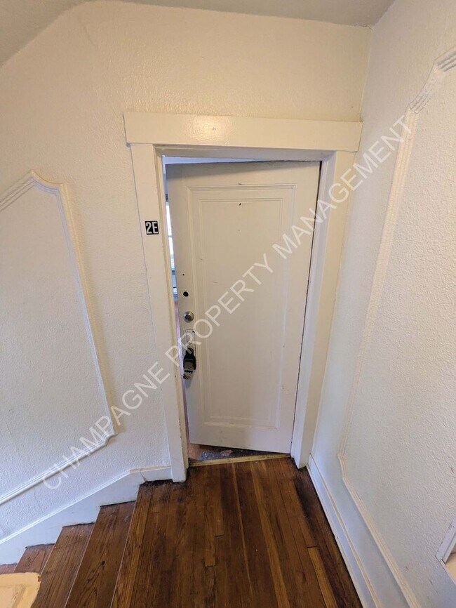 Foto del edificio - 1123-1125 W 40th St.