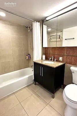 Foto del edificio - 555 W 23rd St