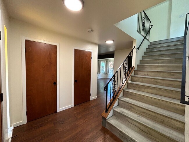 Building Photo - Beautiful 4 Bedroom Home on a Serene Street!