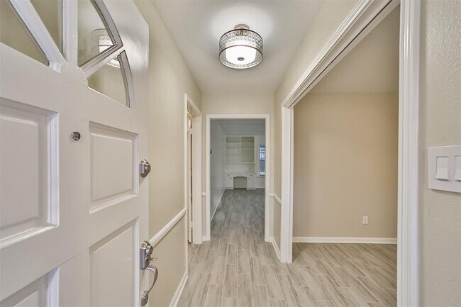 Foto del edificio - 8511 Triola Ln