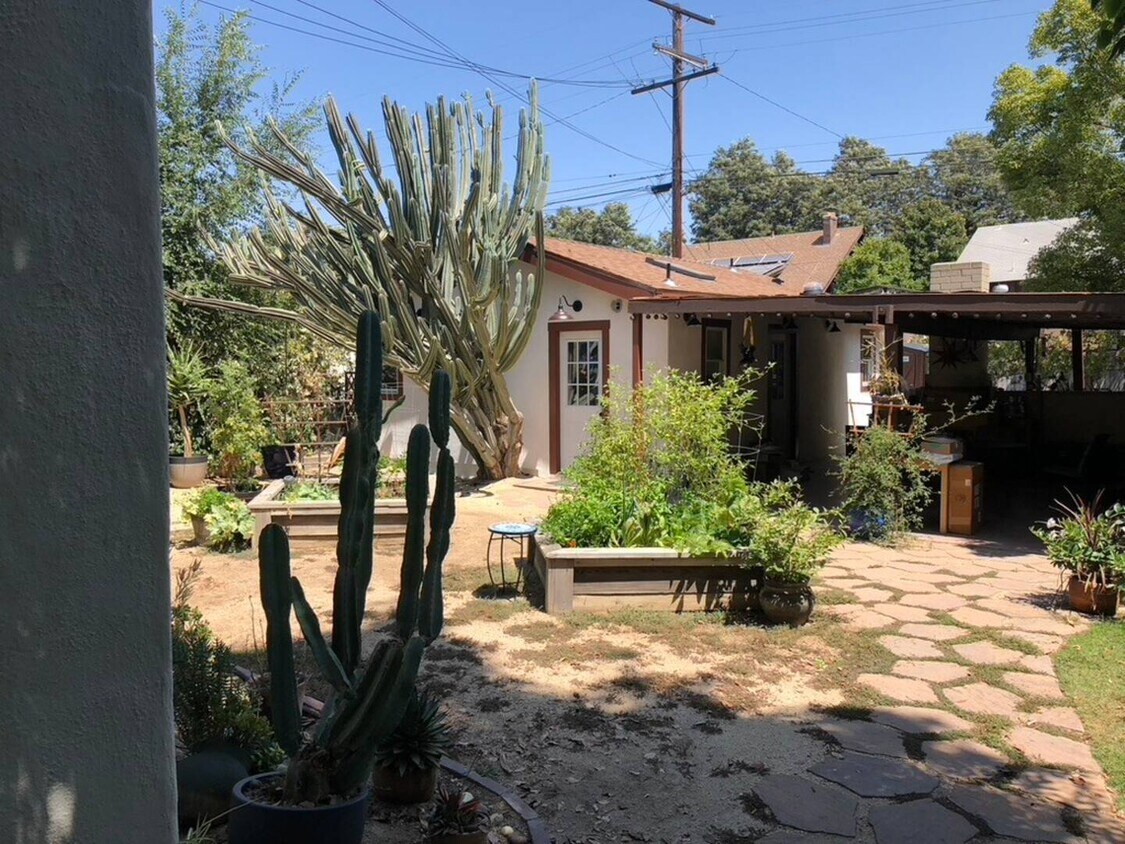 Primary Photo - 530 N Laurel Ave