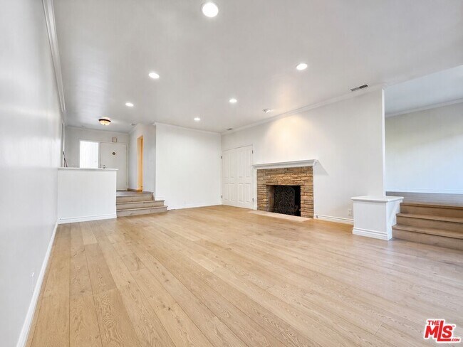 Foto del edificio - 2200 S Canfield Ave
