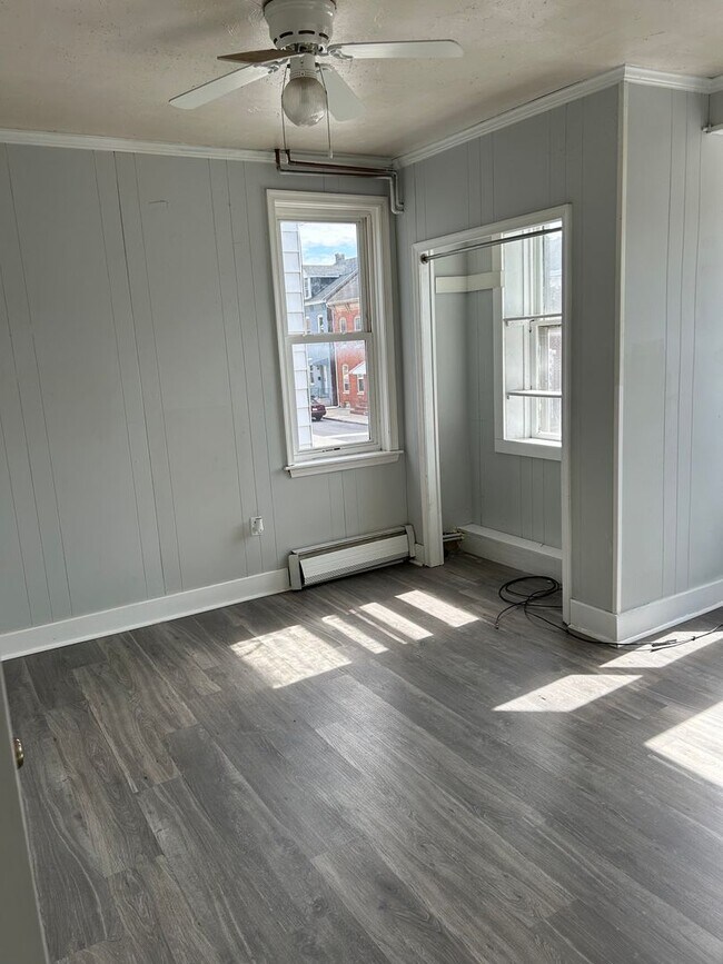 Building Photo - 1027 E Market Street