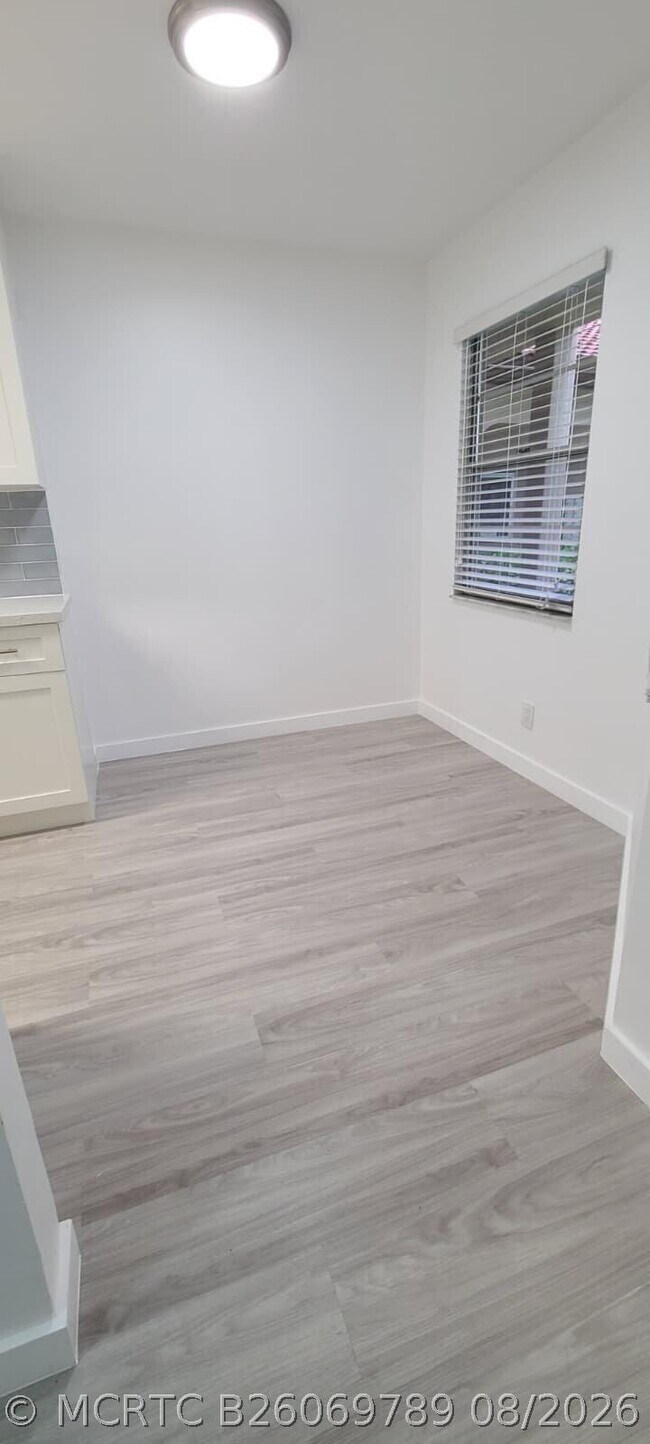 Foto del edificio - 1200 SW 124th Terrace