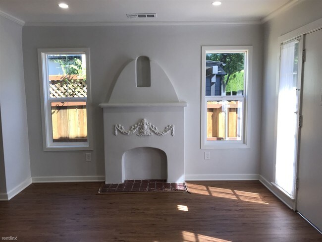 Building Photo - 2 br, 1 bath Apartment - 377 Huntley Drive