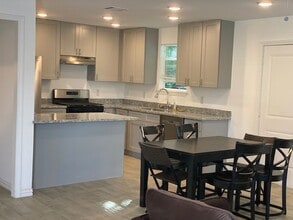 Building Photo - 8119 Glenbrook Dr