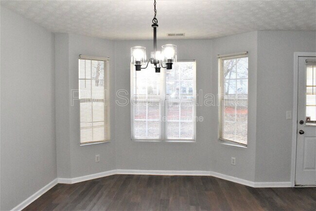 Foto del edificio - 5798 Strathmoor Manor Cir