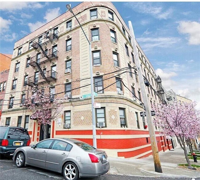 Foto del edificio - 883 E 165th St