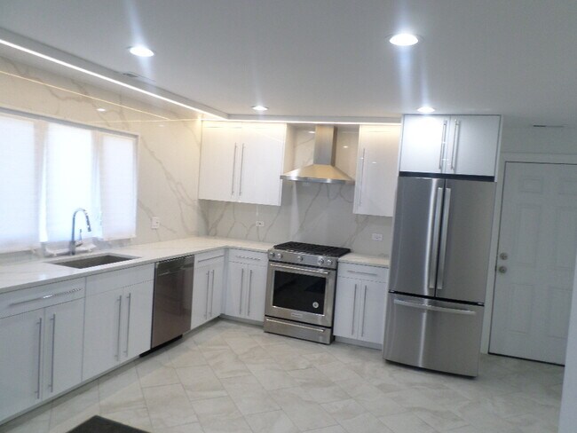 Foto del edificio - 14730 Honore Ave