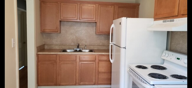 Building Photo - 1201 Highland Ave