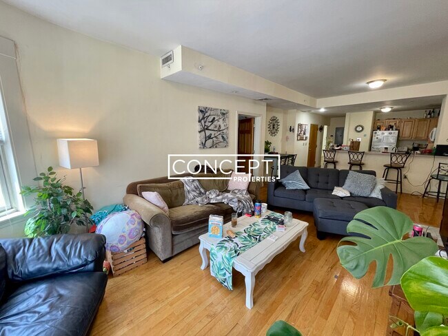 Foto del edificio - 1406 Beacon St