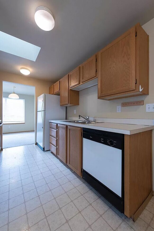 Building Photo - 218