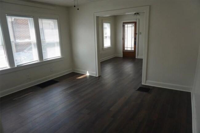 Foto del edificio - 1383 E Hudson St