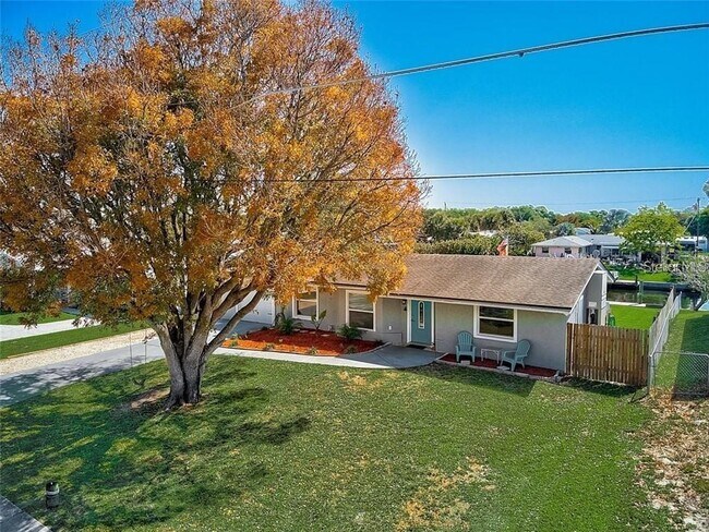 Building Photo - 716 Ixora Ave