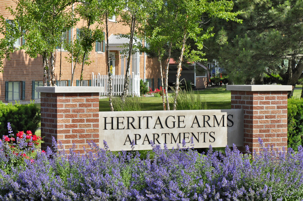 Primary Photo - Heritage Arms