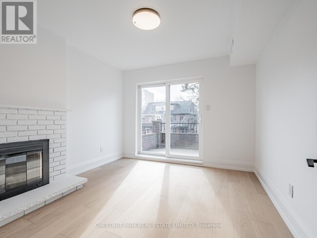 Building Photo - 607 Huron St