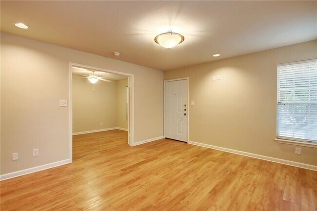 Foto del edificio - 7685 Northcross Dr