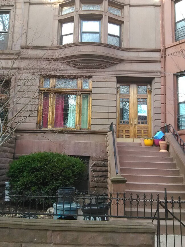 Building Photo - 1363 Dean St