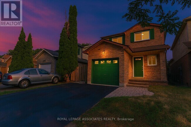 Building Photo - 1553 Norwill Crescent