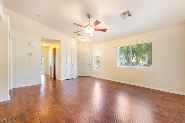Foto del edificio - 5001 Light Springs Ave