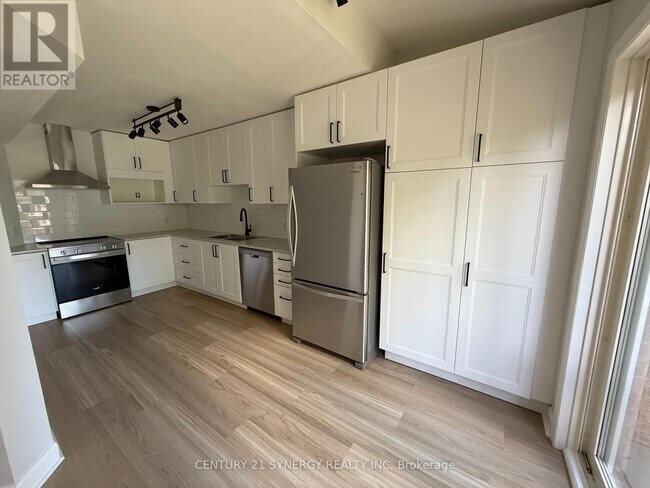 Building Photo - 551 Wild Shore Cres