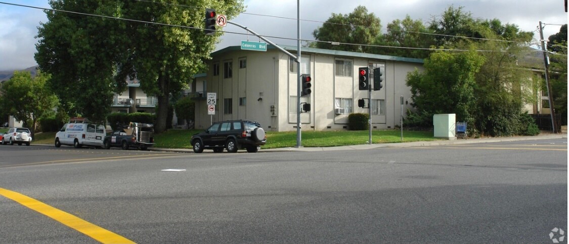Primary Photo - 1511 E Calaveras Blvd