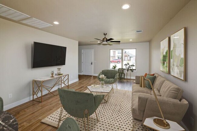 Building Photo - New Construction in City View!