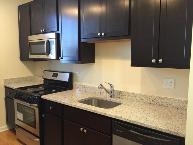 Foto del edificio - 2452 W Albion Ave