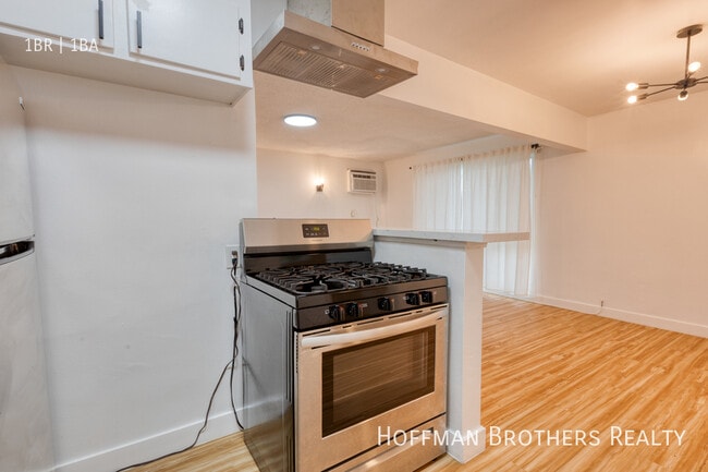 Building Photo - 937 S Roberts St