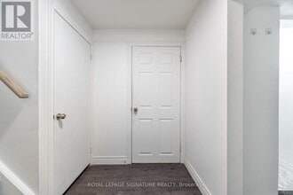 Building Photo - 406 Tamarack Dr