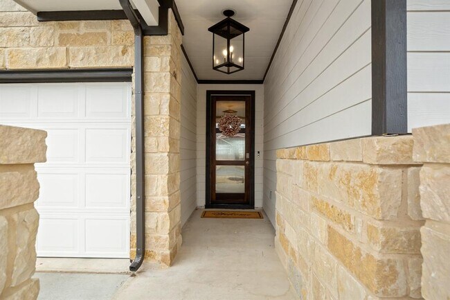 Building Photo - 208 Big Cypress Byu Rd