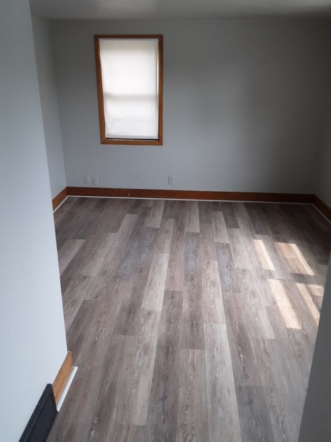 Building Photo - Elmore