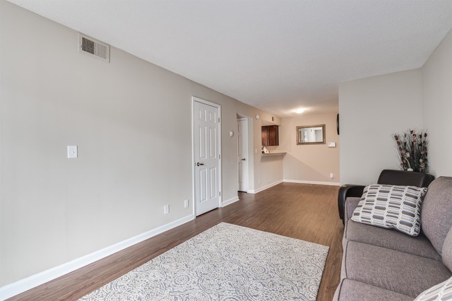 Building Photo - 3234 Kenelworth Dr