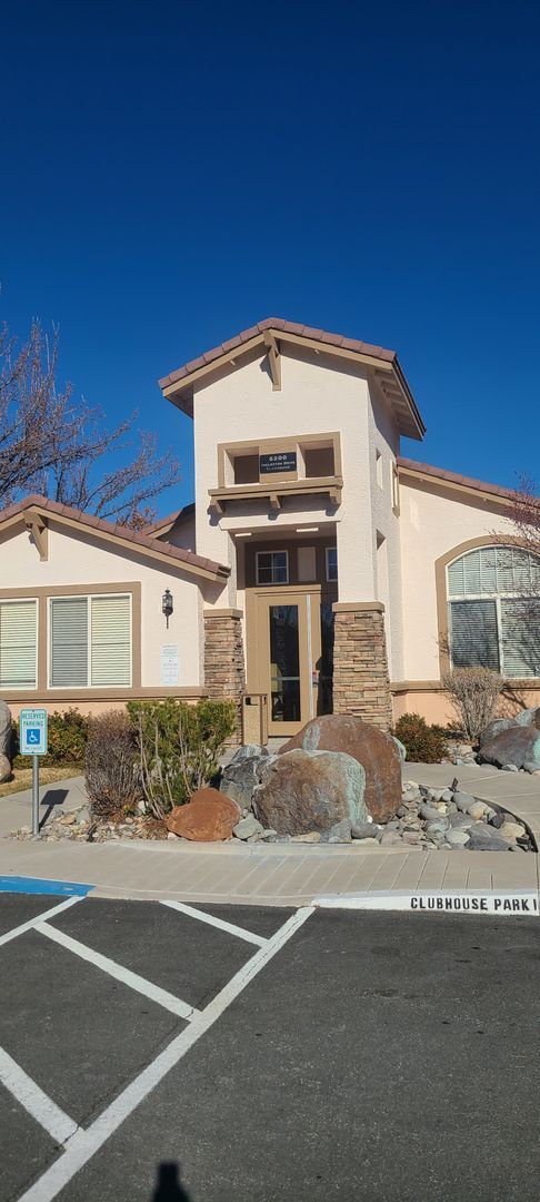 Building Photo - Amazing Wingfield Condo!