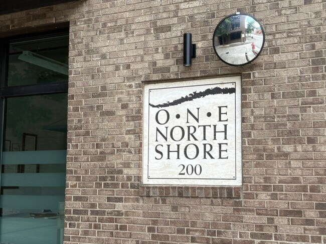 Foto del edificio - 200 Manufacturers Rd