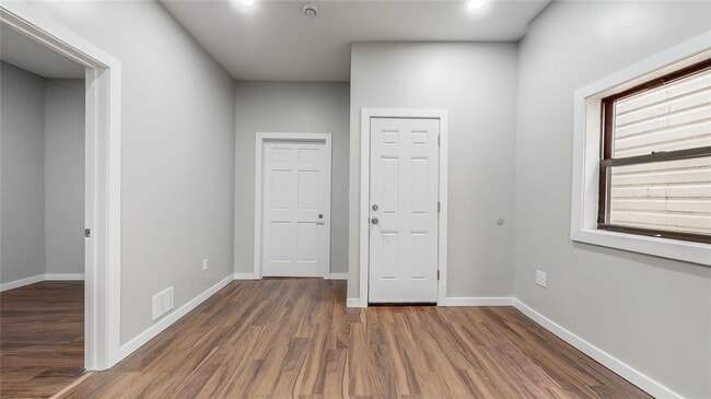 Building Photo - 121 Hale Ave