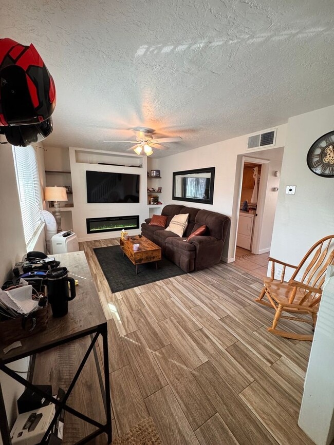 Building Photo - 641 Camino Floretta NW