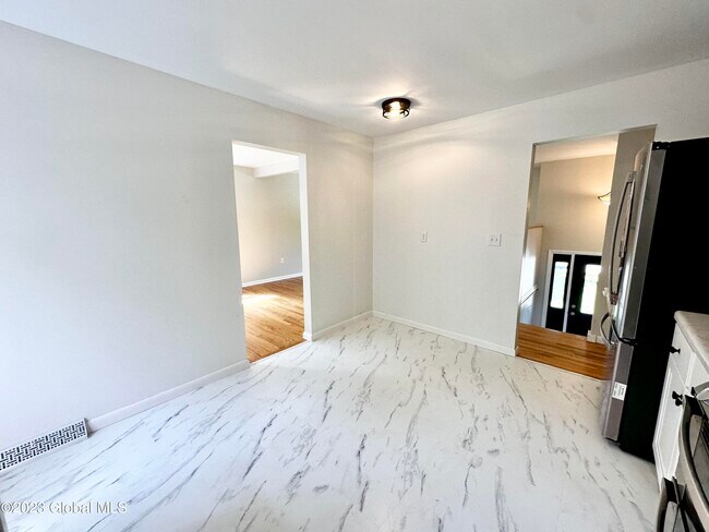 Building Photo - 14 Wendy Ln