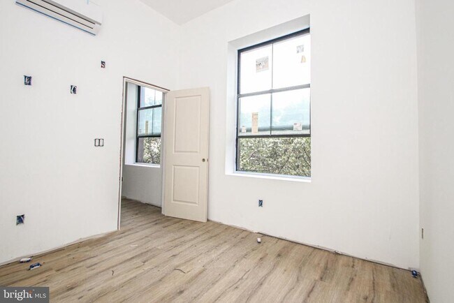 Foto del edificio - 3945-49 Lancaster Ave