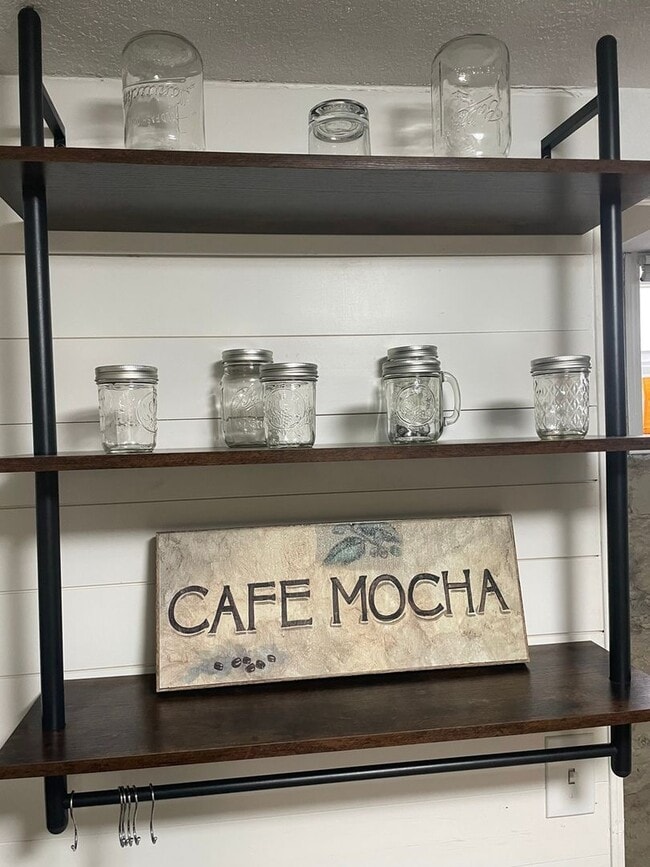 Building Photo - 1821 6th Ave