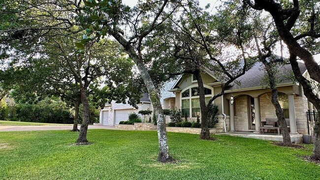 Foto del edificio - 7520 Roaring Springs Dr