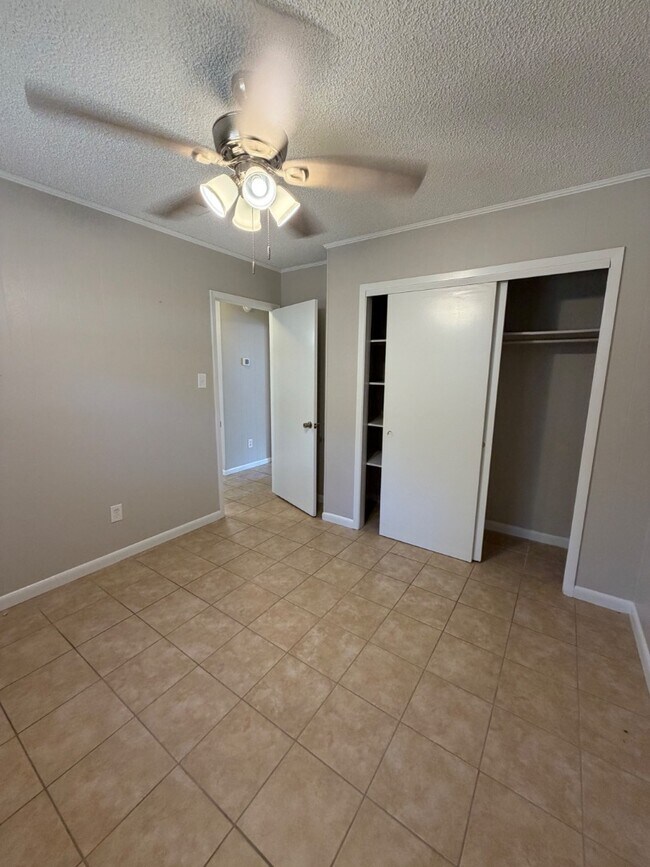 Foto del edificio - 8650 Jernigan Rd