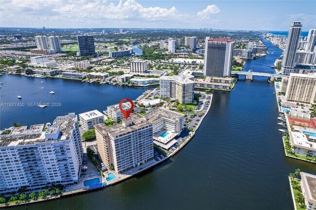 Foto del edificio - 121 Golden Isles Dr