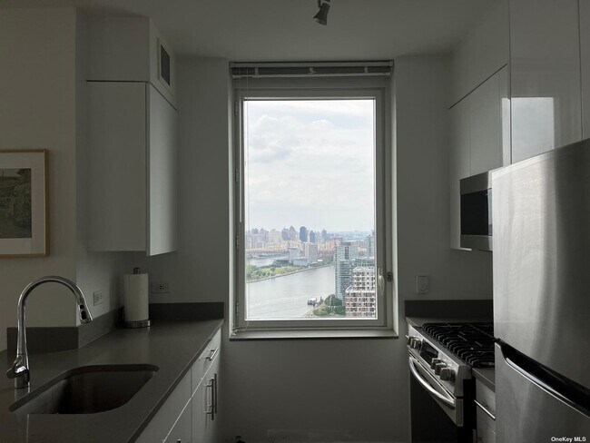 Foto del edificio - 5241 Center Blvd